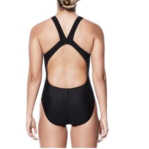 Nike Core Solids Fast Back Tank Swimsuit Open Back Black Womens size 6